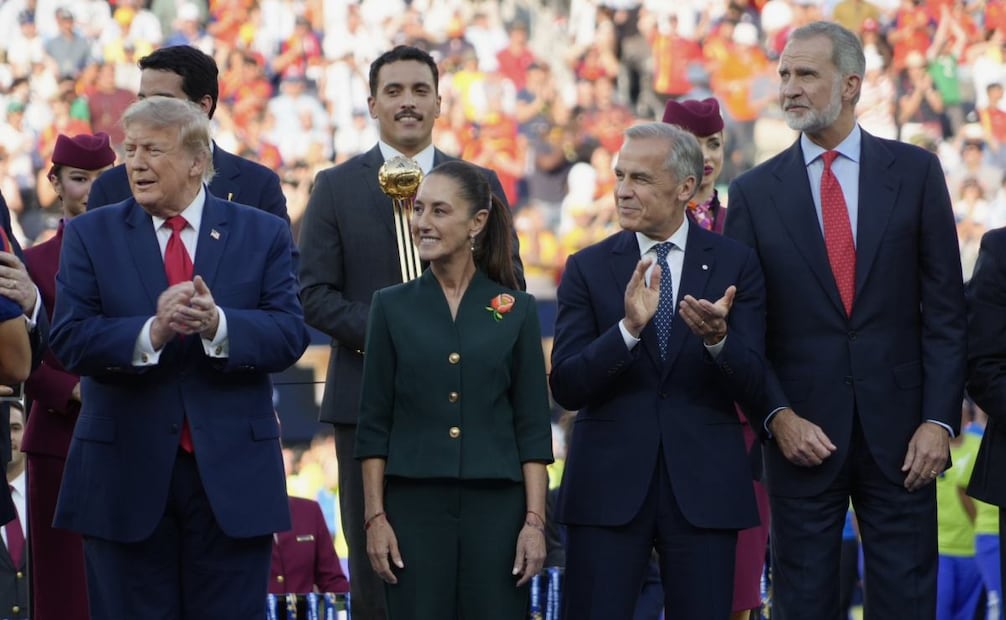 Sheinbaum durante la final de la Copa del Mundial 2026 en Estados Unidos junto a Donald Trump y Mark Carney (19/07/2026). Foto: X
Claudia Sheinbaum Pardo
@Claudiashein