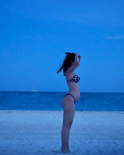 Natalia Téllez presume su embarazo en bikini