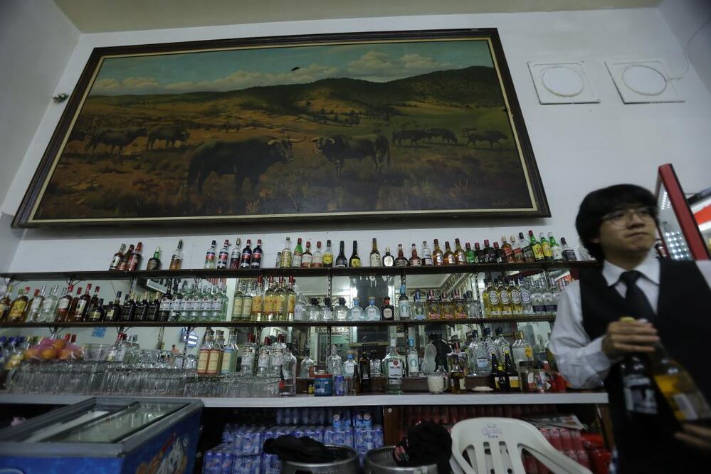 La cantina La Faena se ubica en Venustiano Carranza 49, en el Centro Histórico de la Ciudad de México, y en su interior existe un museo dedicado al tema taurino. Gabriel Pano / El Universal