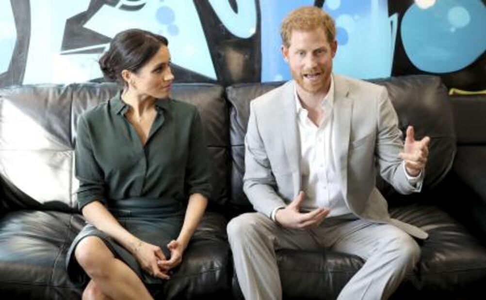 Meghan Markle se luce en cuero y vuelve a fallar con el protocolo