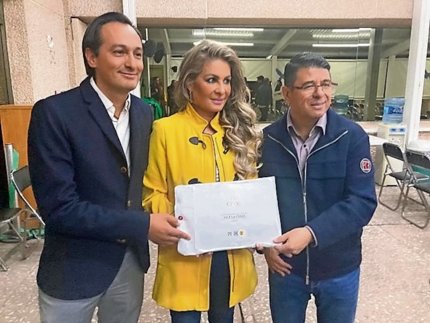 Los dirigentes locales Andrés Atayde (PAN), Nora Arias (PRD) e Israel Betanzos (PRI) formalizaron la alianza de cara a 2024. Foto: Especial