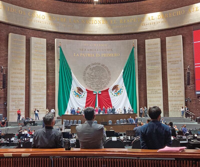 Tras una maratónica sesión, el Salón de Plenos poco a poco quedó vacío. Foto: Germán Espinosa/EL UNIVERSAL