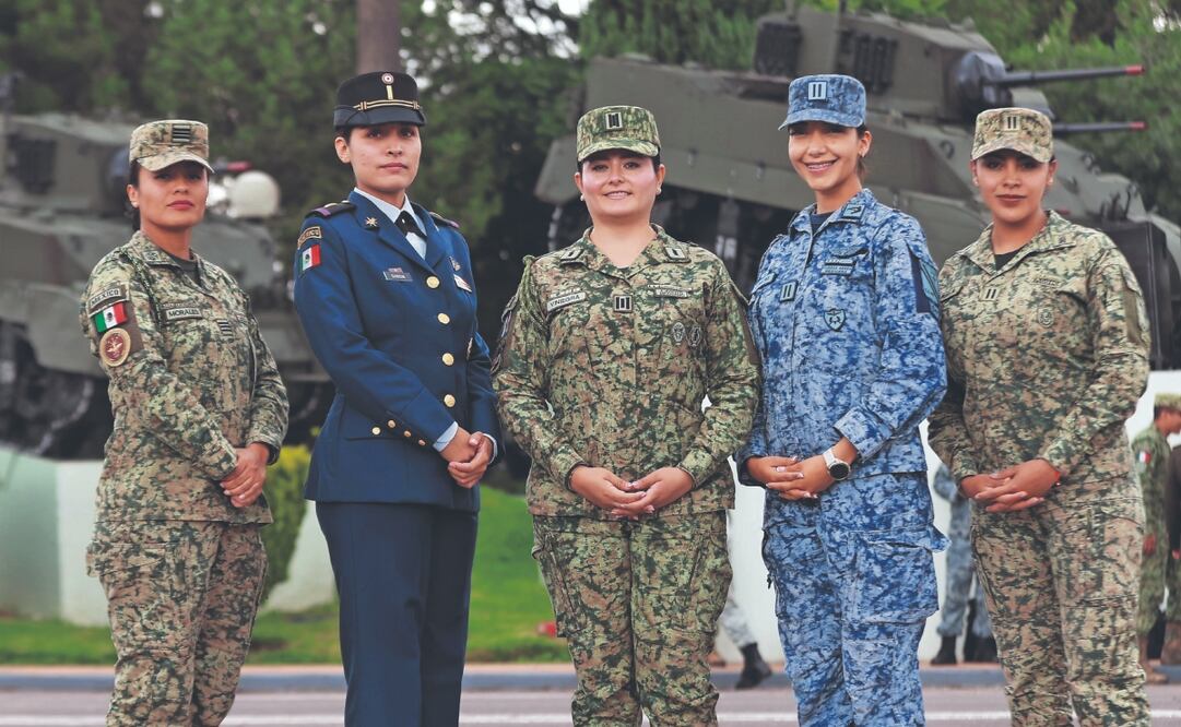 La trascendencia de las mujeres en la historia de la milicia de México quedará plasmada en la parada militar. Foto: de BERENICE FREGOSO. EL UNIVERSAL