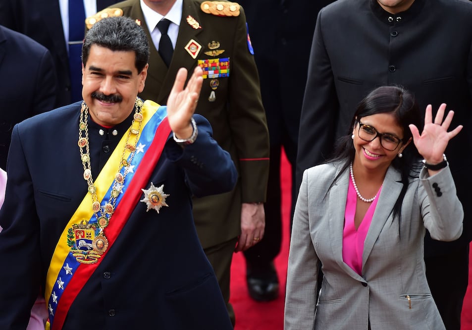 El presidente venezolano, Nicolás Maduro, y la nueva vicepresidenta Delcy Rodríguez (Foto: AFP)