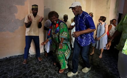 Danny Glover visita la tumba de Fidel Castro 