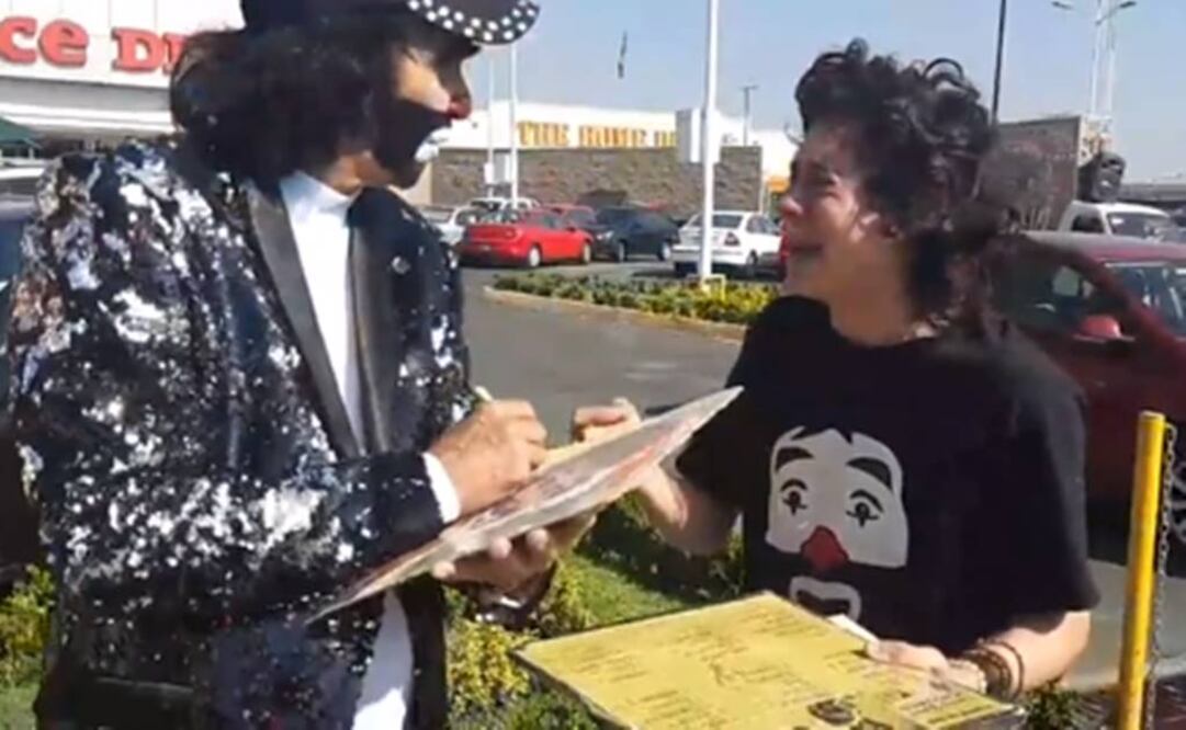 Un fan se mostró muy emocionado de conocer a Cepillín FOTO: TOMADA DE VIDEO