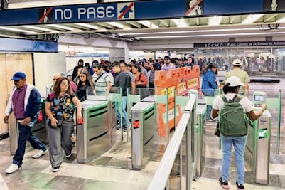Usuarios ven fluidez con nuevos torniquetes en Zócalo
