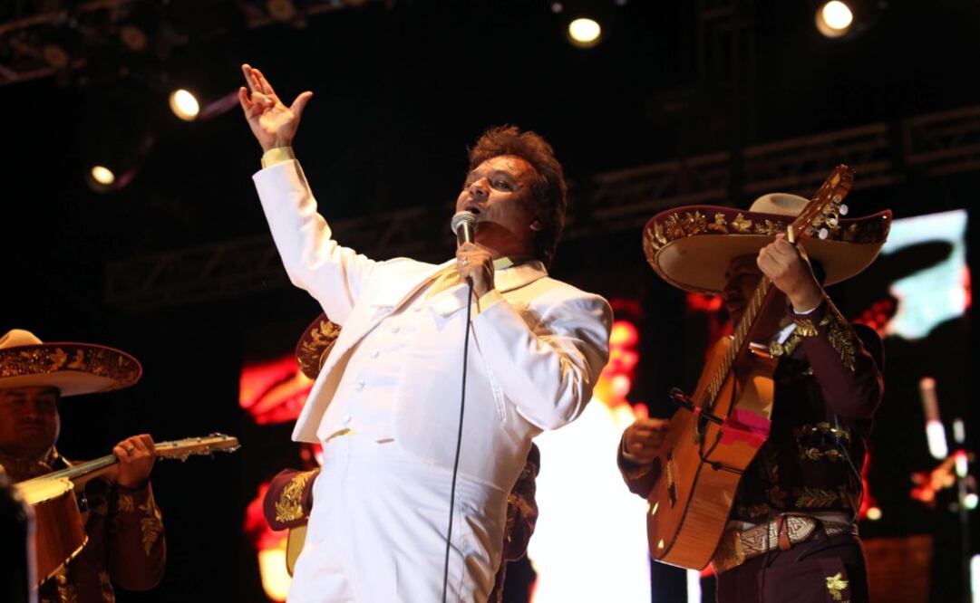 Juan Gabriel siempre le dio consejos a Julieta Venegas  FOTO: ARCHIVO