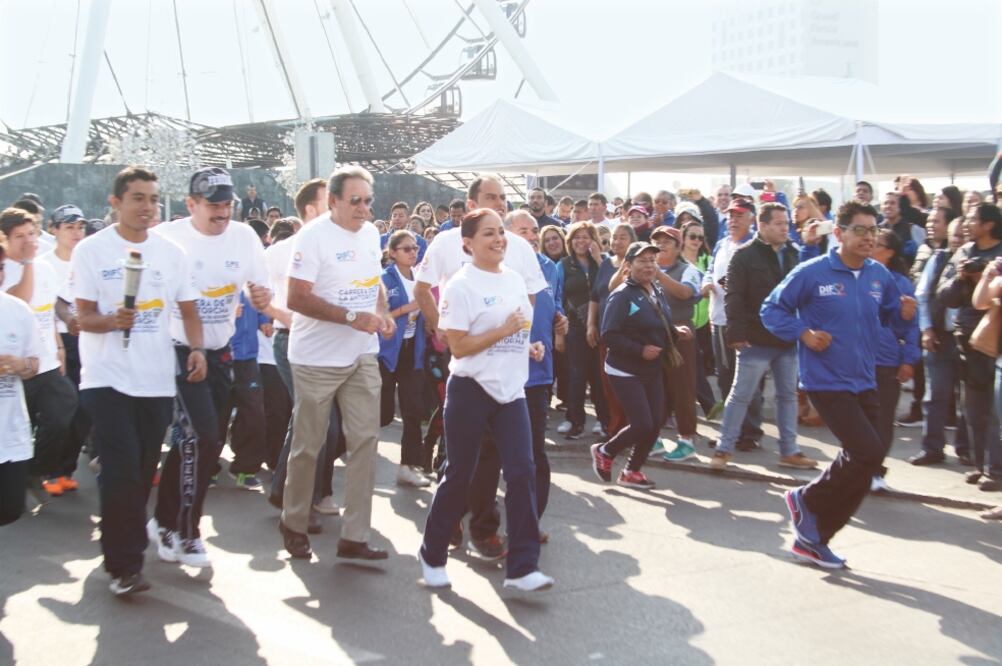 Oficiales federales, estatales y municipales participaron en el recorrido de la antorcha que encenderá el pebetero de los Juegos Nacional de Verano Olimpiadas Especiales 2018.