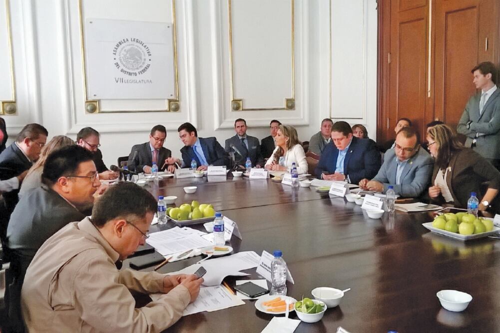 Leonel Luna, presidente de la Comisión de Gobierno, anunció que el PRD presentará una iniciativa para que las reuniones sean abiertas (ESPECIAL)