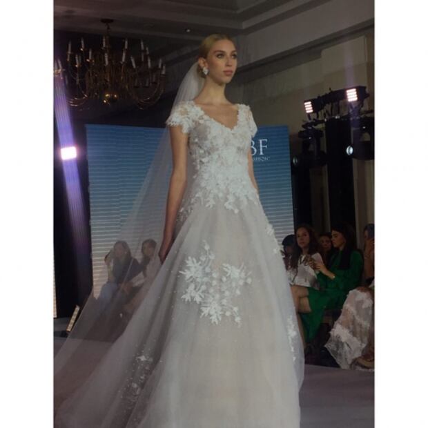 Para novias atemporales, Vero Díaz presenta colección de vestidos de novia