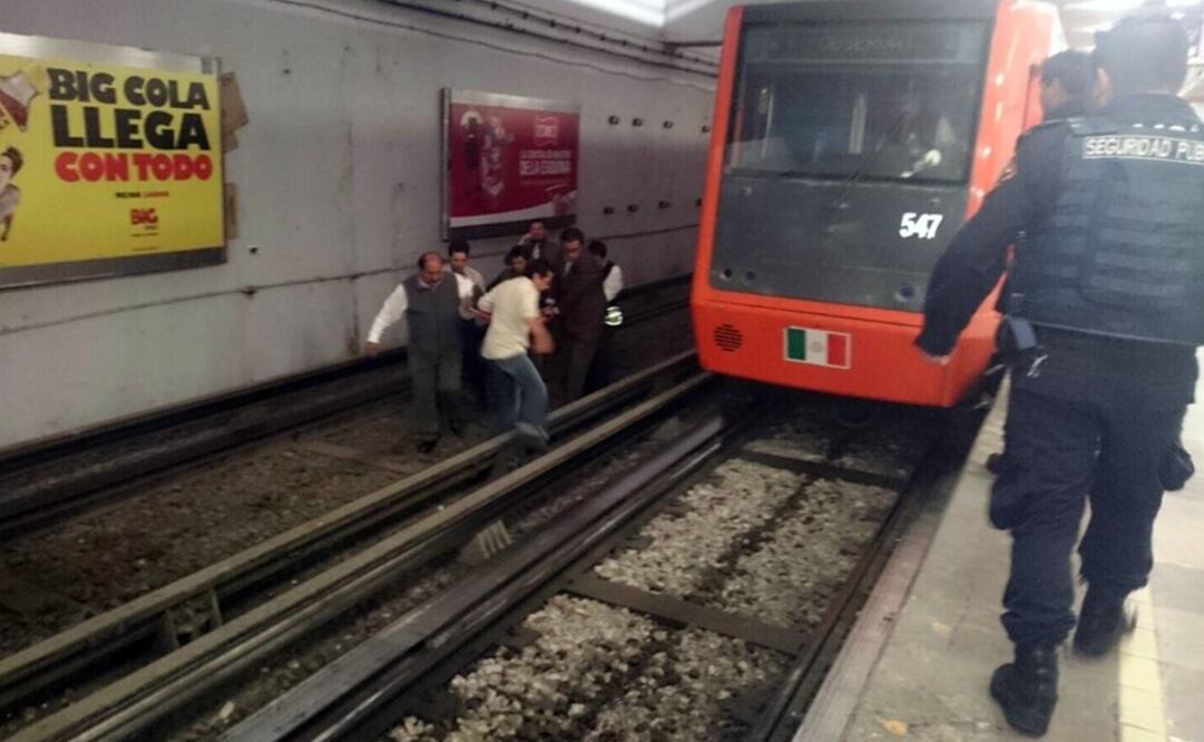 Rescatan con vida a menor en vías del Metro