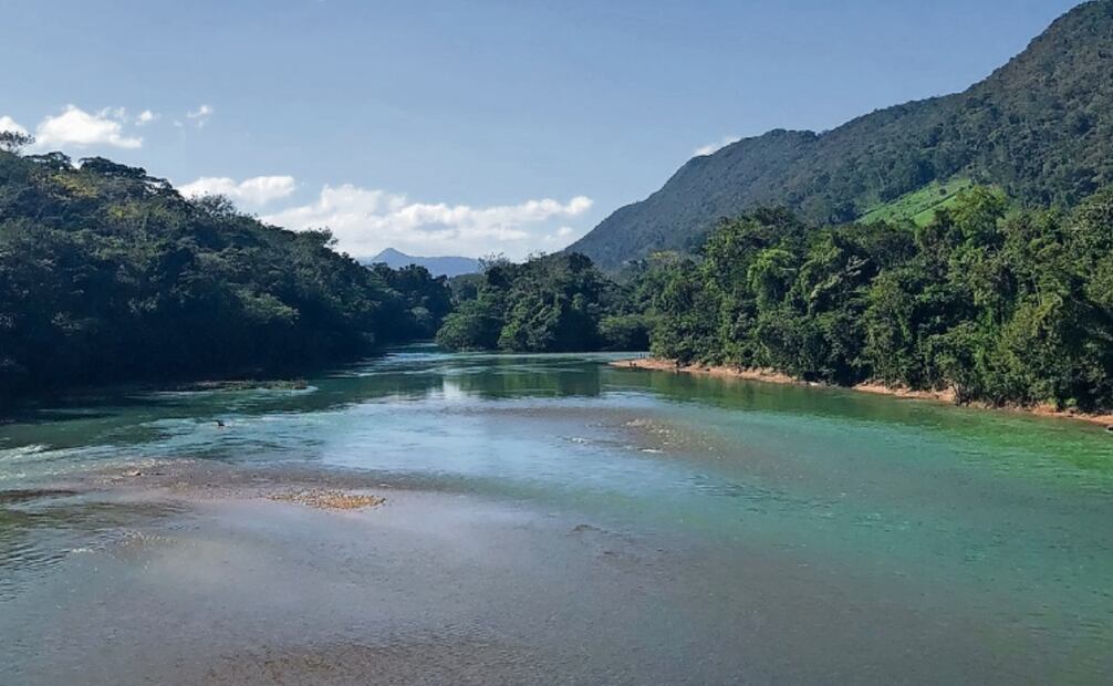 Laguna Miramar, en la que según crónicas de la época hubo una gran batalla entre mayas y españoles. En sus aguas se hundió un bergantín español de 25 metros. Foto: Josuhé Lozada Toledo