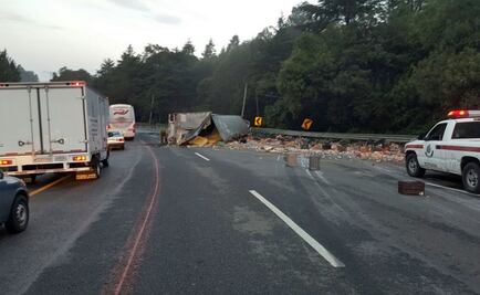 Por volcadura de tráiler, cierre parcial en la México-Toluca 