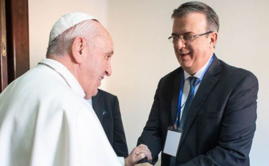El Papa Francisco recibió de manos de Ebrard la carta que pedía la disculpa 