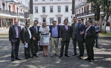 Grupo de alcaldes llega a Gobernación para reunión con subsecretario