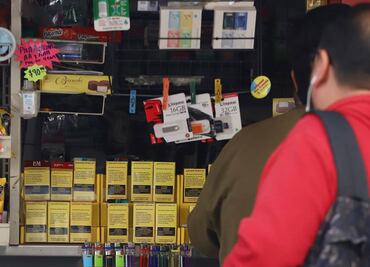 Exhibidores de cigarros en CDMX están vacíos, pero siguen las ventas