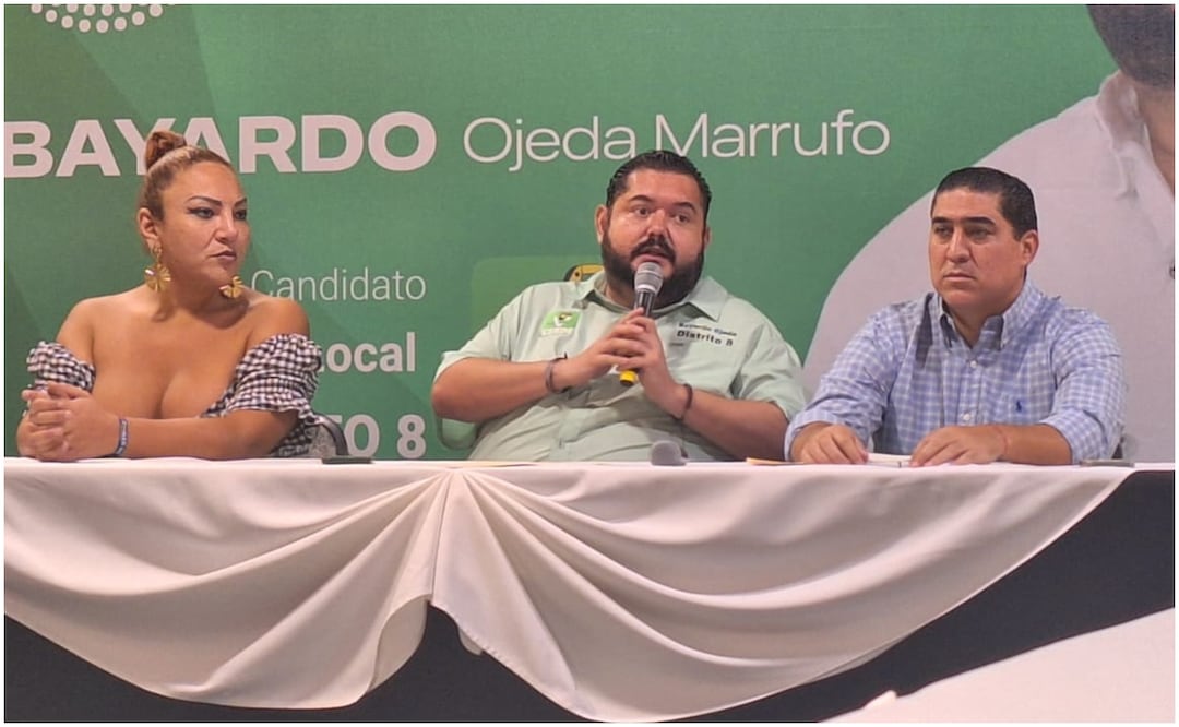 Bayardo Ojeda (de barba), en espera del "perdón político" de Morena. Foto: Especial