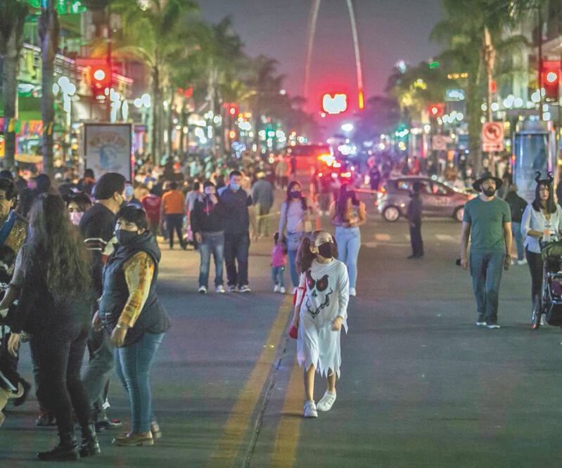 Personas salieron a las calles de Tijuana para celebrar Halloween el 31 de octubre. CUARTOSCURO