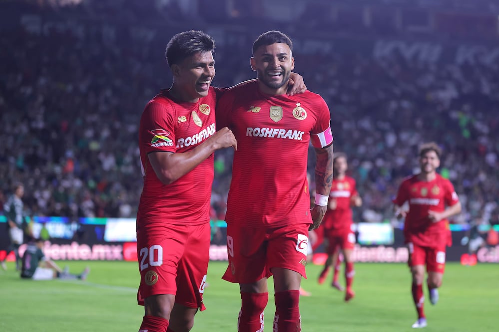 Jesús Gallardo y Alexis Vega con Toluca, durante un partido del Clausura 2026 de la Liga MX - Foto: Imago7