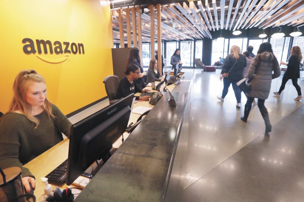 Amazon inició en 1994 con la venta de libros por internet, actualmente vale más de 800 mil millones de dólares. (ELAINE THOMPSON. AP)