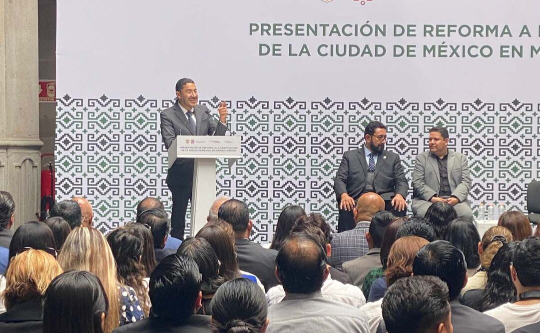 Batres señaló que dicha iniciativa, que enviará en estos días al Congreso local para que sea discutida en un próximo periodo extraordinario, tiene como objetivo reforzar y actualizar los principios bajo los cuales debe regirse la función jurisdiccional en la capital. Foto: Alberto Acosta / EL UNIVERSAL