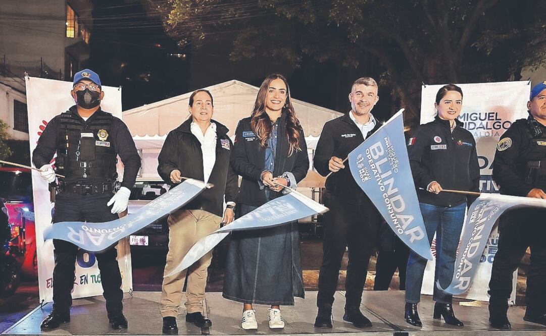 Los alcaldes de Cuauhtémoc, Alessandra Rojo de la Vega, y de Miguel Hidalgo, Mauricio Tabe, dieron el banderazo al operativo conjunto Blindar, en la calle de Montes de Oca, colonia San Miguel Chapultepec. Foto: de BERENICE FREGOSO. EL UNIVERSAL