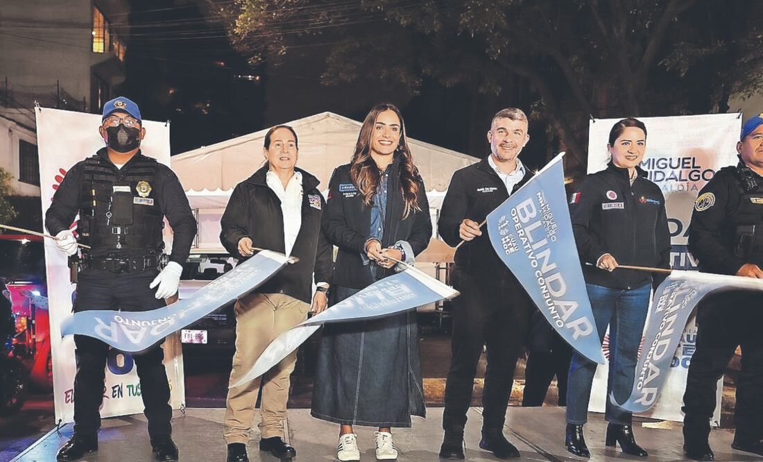 Los alcaldes de Cuauhtémoc, Alessandra Rojo de la Vega, y de Miguel Hidalgo, Mauricio Tabe, dieron el banderazo al operativo conjunto Blindar, en la calle de Montes de Oca, colonia San Miguel Chapultepec. Foto: de BERENICE FREGOSO. EL UNIVERSAL