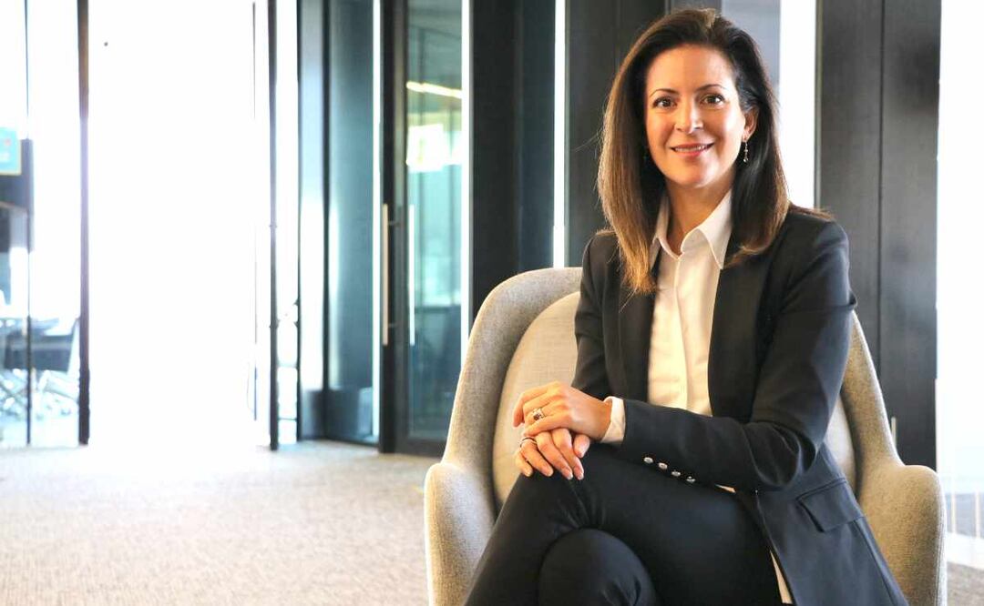 Es la primera mujer en ser nombrada CEO de AT&T en  México