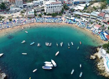 FOTOS: Turistas abarrotan playas de Acapulco; reportan ocupación hotelera de más del 90%