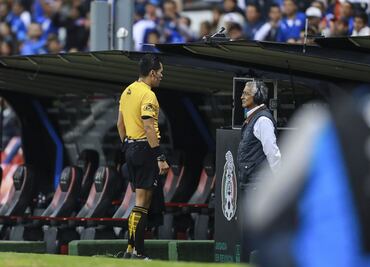 Sueldos “de segunda” para árbitros en el VAR