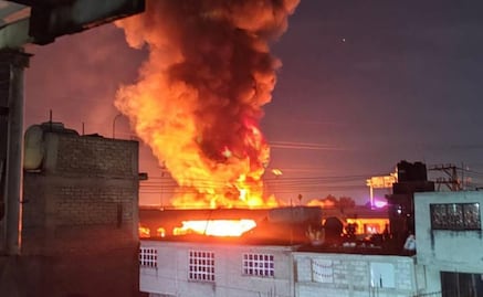 VIDEO: Se registra fuerte incendio en fábrica de pinturas en Xalostoc; bomberos laboran en el lugar