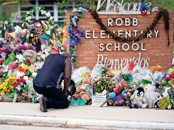 Padres de víctimas del tiroteo en Uvalde demandan a armera, a Meta y al fabricante de "Call of Duty"