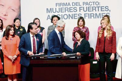 Del Mazo firma pacto a favor de las mujeres