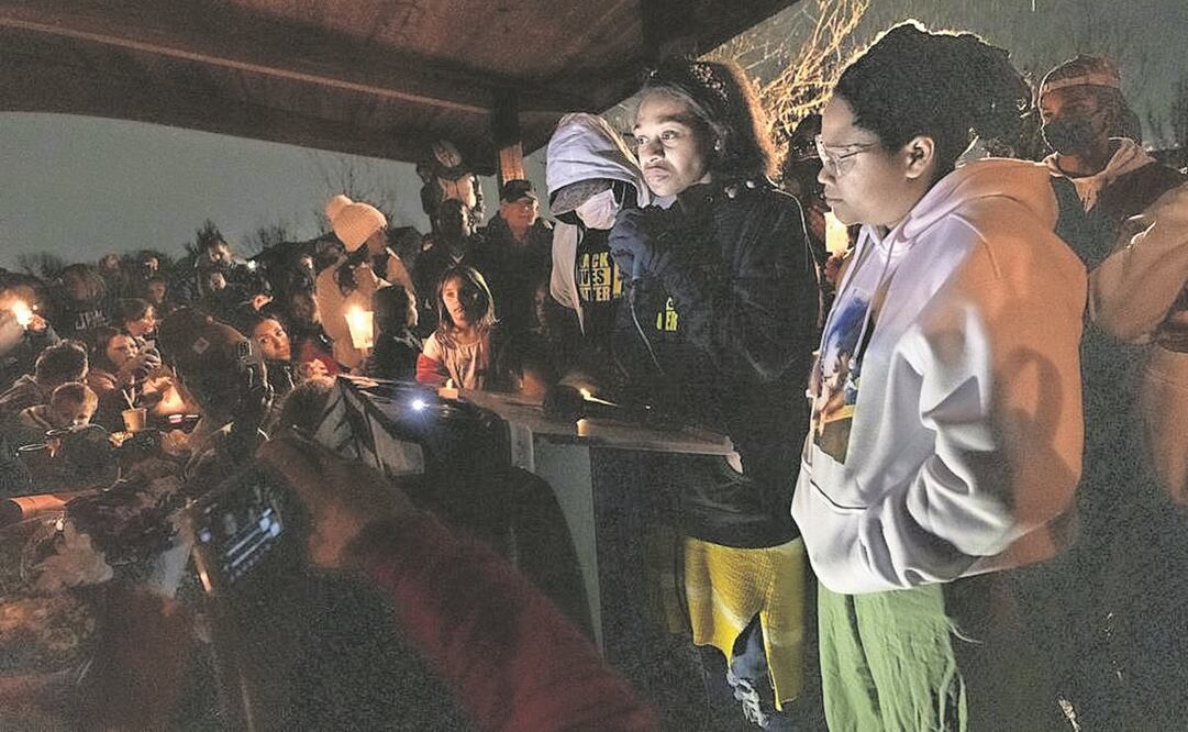Familiares de Izzy Tichenor. La menor de 10 años, con espectro autista y ascendencia afroestadounidense, sacudió a Utah en 2021, luego de que se quitó la vida tras sufrir bullying en su escuela. Foto: Archivo/ AP.