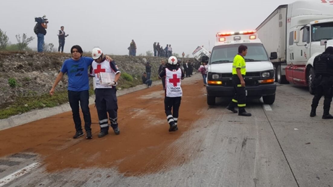 Carambola en autopista de Monterrey deja 2 muertos y varios lesionados