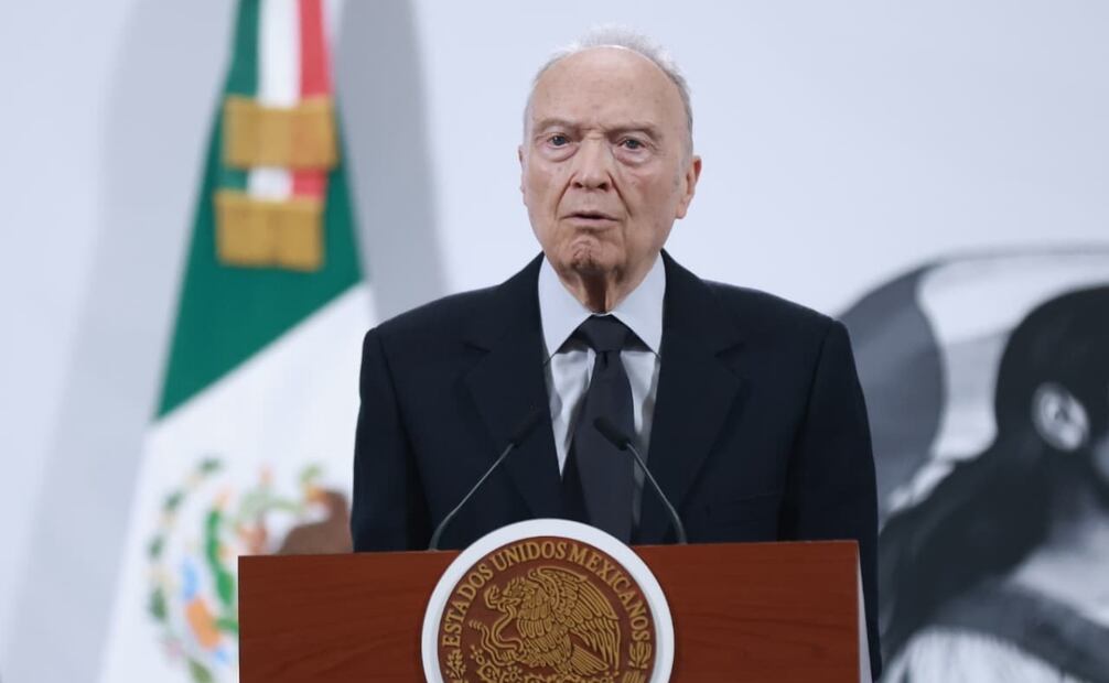 Alejandro Gertz Manero, fiscal general de la República (FGR), afirmó que "no le va servir de nada" a Hernán Bermúdez Requena, exsecretario de Seguridad de Tabasco, y presunto líder del grupo criminal "La Barredora", el haber promovido un amparo para evitar que se cumpla en su contra una segunda orden de aprehensión. Foto :Fernanda Rojas / EL UNIVERSAL