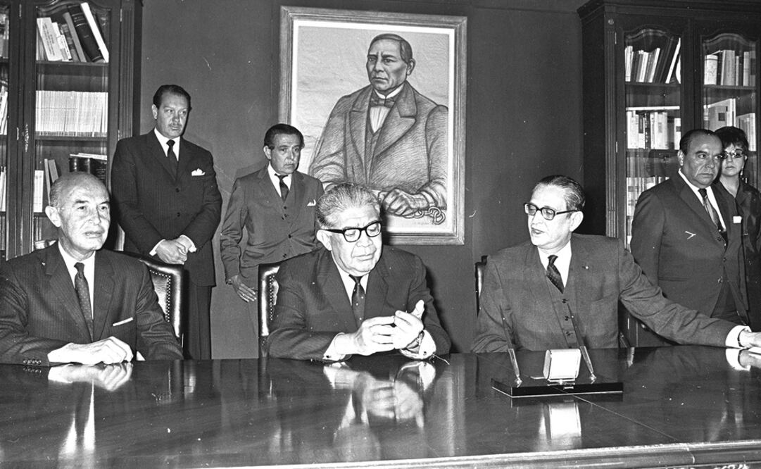 A la izquierda, Alfonso García Robles junto al canciller Antonio Carrillo Flores y el embajador Ismael Moreno Pino. Foto: archivo El Universal