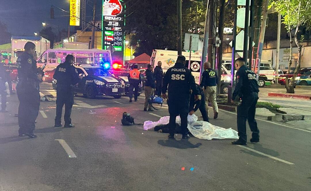 Mueren dos ciclistas al ser atropellados por un tráiler en la alcaldía Iztapalapa. Foto: Francisco González - EL UNIVERSAL