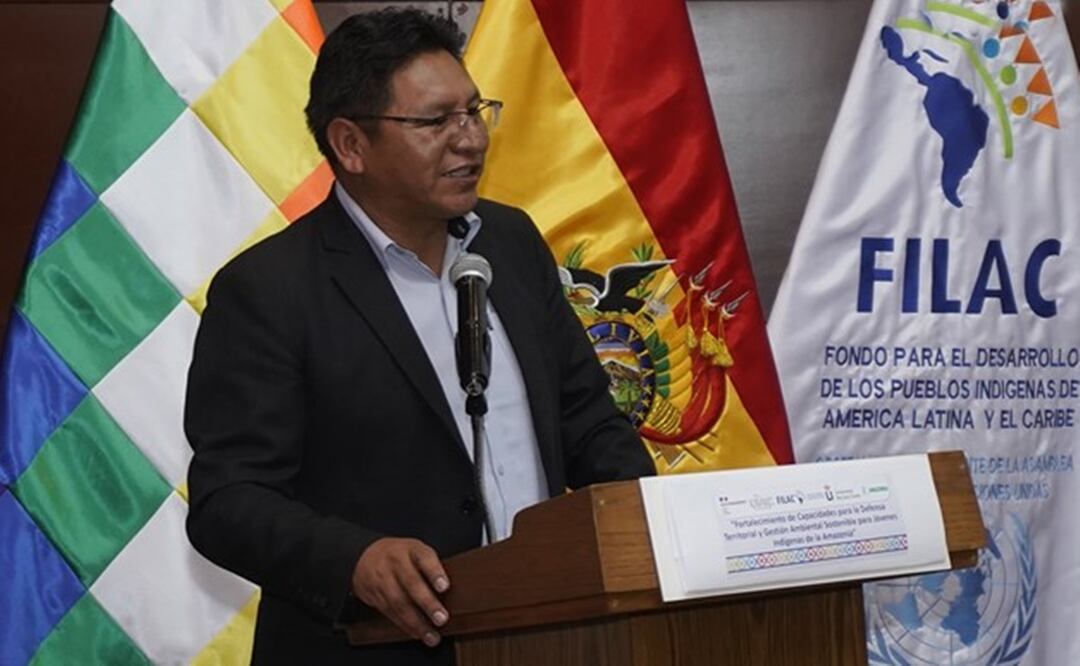 El vicecanciller de Bolivia, Freddy Mamani Machaca, anuncia que su país rompe relaciones diplomáticas con Israel. Foto: EFE