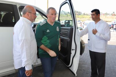 Secretario de Hacienda acompaña a Meade a ver juego de México vs Corea del Sur