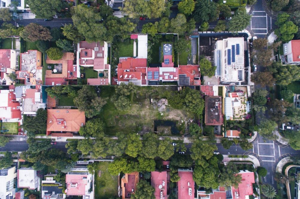 En una visita aérea que realizó EL UNIVERSAL al predio del ex gobernador veracruzano en Las Lomas se observó que el terreno abarca el equivalente a cuatro casas de la manzana (CARLOS ARANDA)