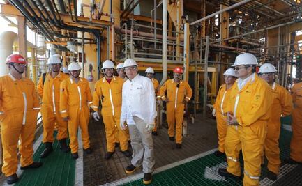 AMLO recorre instalaciones del Centro de Proceso Akal-C de Pemex en Campeche
