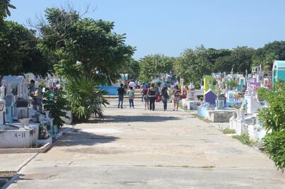 Yucatán vive visitas a cementerios sin aglomeraciones en medio de pandemia