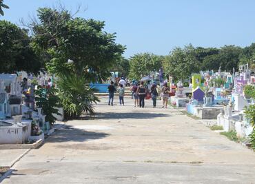 Yucatán vive visitas a cementerios sin aglomeraciones en medio de pandemia