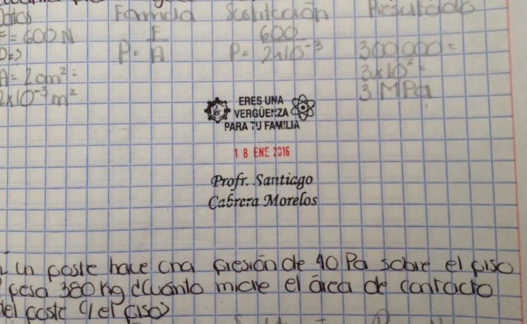 Cesan a maestro que usaba sellos con frases despectivas, lo más compartido