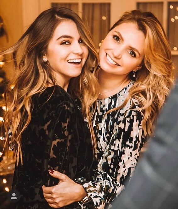 A lado de un manager, "La Gaviota" lució un rostro limpio y sin maquillaje