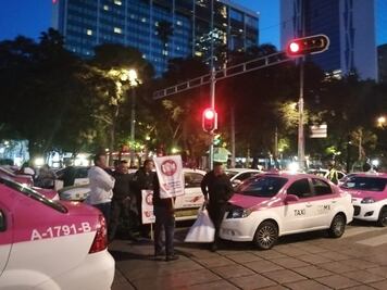 Marchan taxistas desde diversos puntos hacia el Ángel de la Independencia