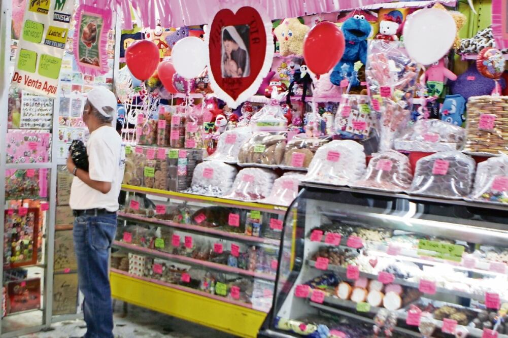 Concanaco espera que los obsequios que más se vendan sean dulces, chocolates, ropa, perfumes, joyería y cosméticos, entre otros. Foto: ARCHIVO EL UNIVERSAL