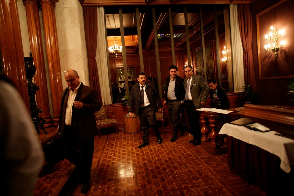 Integrantes del PRD en el Hotel Sevilla Palace antes de trasladarse a la sede del partido (IVAN STEPHENS. EL UNIVERSAL)